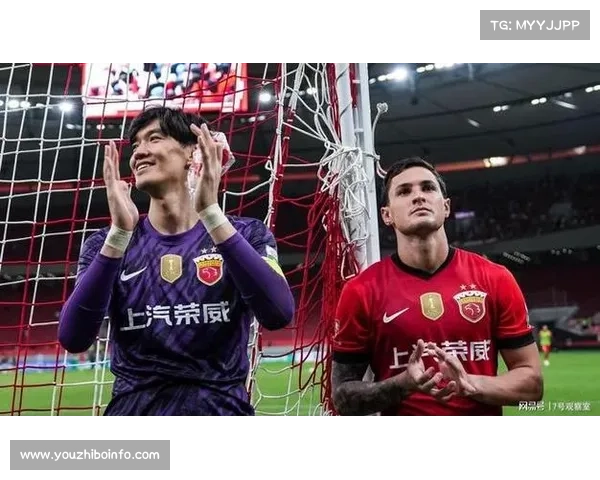 颜骏凌与偶像范德萨亲切互动 海港公布全新俱乐部吉祥物