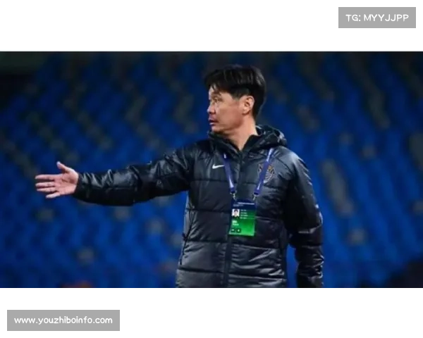 青岛海牛主帅李霄鹏谈保级关键：团队凝聚力